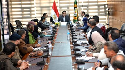 نائب محافظة الدقهلية يترأس اجتماعا لمسئولي مراكز إصدار تراخيص المحال العامة