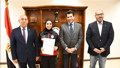 وزير الرياضة ورئيس اللجنة الأولمبية يكرمان أبطال منتخبات الكاراتيه (صور)