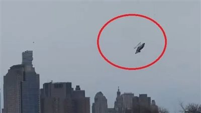 هوت بسرعة واختفت تماما، لحظة سقوط مروحية في نهر هدسون بنيويورك (فيديو)