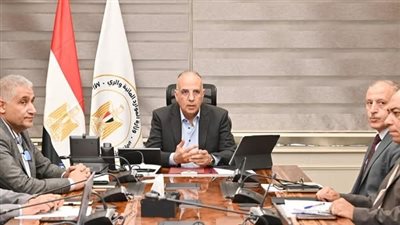وزير الري يتابع الموقف التنفيذي لمشروع 