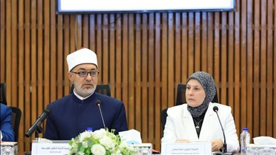 رسائل قوية من مفتي الجمهورية عن حماية الأسرة.. عيَّاد: نواجه تحديات فكرية وثقافية تسعى لهدم القيم.. والانفتاح على ثقافات وافدة يزيِّف الوعي 