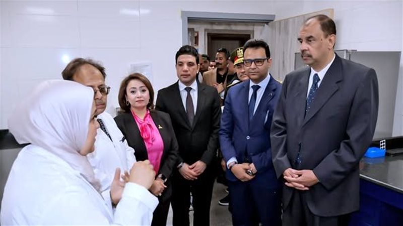 سراج يفتتح مبنى المعامل