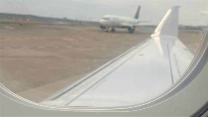 اصطدام طائرتين في