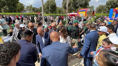 توزيع هدايا ووجبات طعام في احتفالية يوم اليتيم بحديقة الأزهر (فيديو) 