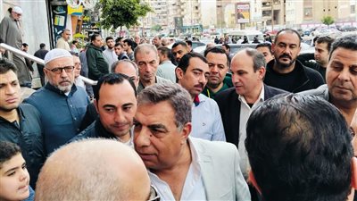 محافظ الدقهلية يؤدي صلاة الجمعة بمسجد الإيمان بالمنصورة ويلتقي المواطنين (صور)