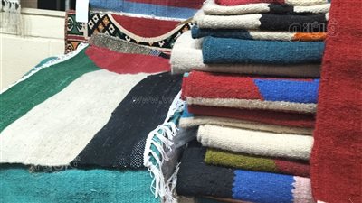  من الفراعنة إلى عمال خان الخليلي.. صناعة الكليم اليدوي أقدم الحرف التقليدية.. عم جابر: تحتاج إلى صبر وتعتمد على الفكر.. وهذه أبرز مراحل التصنيع (فيديو وصور) 