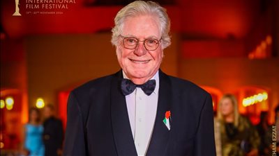 حسين فهمي: ماكرون محب لنجيب محفوظ وأغاني أم كلثوم وداعم للأفلام القديمة