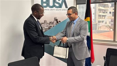 التمثيل التجاري في بريتوريا يبحث سبل التعاون مع تجمعات الأعمال بجنوب أفريقيا 