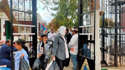 لقطات من توافد الزوار على حدائق الري بالقناطر الخيرية اليوم الجمعة