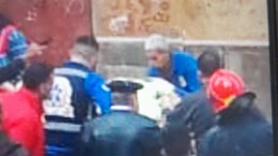 إنقاذ طفل رضيع وفتاة أحياء من أسفل عقار اللبان المنهار بالإسكندرية (صور)