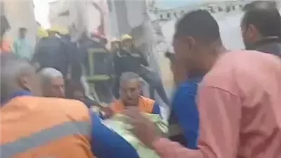 أول صور لـ المصابين في انهيار عقار 