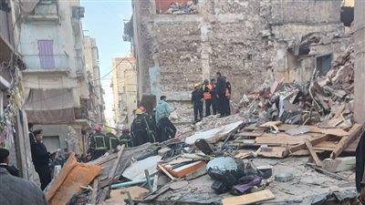 إخلاء بعض العقارات المجاورة للمنزل المنهار بمنطقة اللبان فى الإسكندرية 