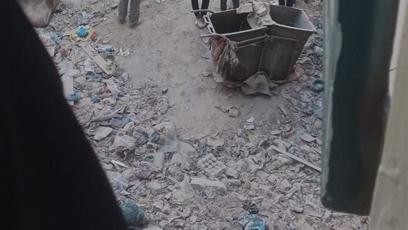 عقار منهار في الاسكندرية،