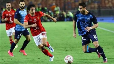 وصول طاقم حكام مباراة بيراميدز والأهلي إلى القاهرة 