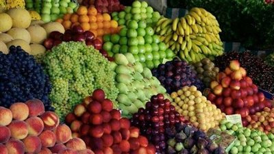 أسعار الفاكهة اليوم السبت بسوق العبور، الموز يخرج عن السيطرة والفراولة تغازل المصريين