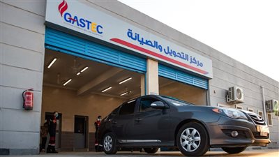 ارتفاع تكلفة البنزين يجبر مالكي السيارات على تحويلها إلى الغاز الطبيعي