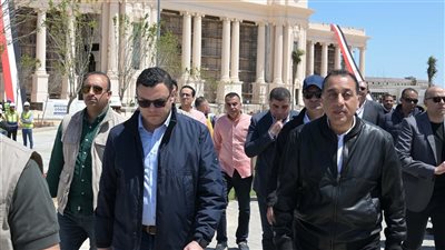 رئيس الوزراء يتفقد 