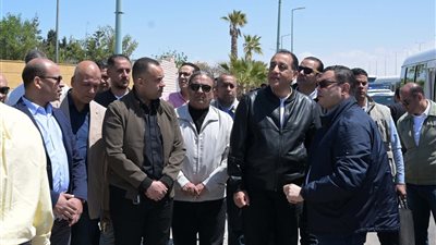 رئيس الوزراء يتفقد مشروع مارينا 8 (صور) 