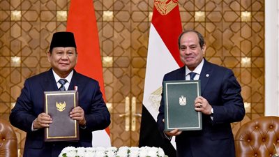 السيسي ونظيره الإندونيسي يوقعان على إعلان ترفيع العلاقات بين البلدين إلى مستوى الشراكة الإستراتيجية