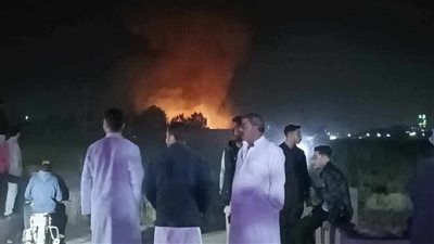 حريق هائل وانفجارات في مستودع أنابيب بقرية بيشة عامر بالشرقية (فيديو وصور)