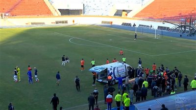 إصابة قوية لأحمد قندوسي في مباراة سيراميكا مع فاركو