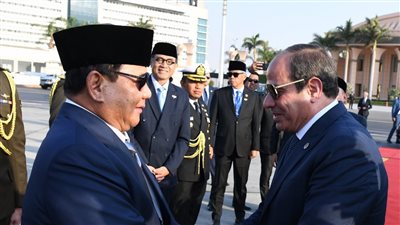 السيسي يودع الرئيس الإندونيسي عقب زيارته الرسمية لمصر