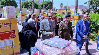 محافظ سوهاج يسلم 25 جهاز عروس للفتيات الأولى بالرعاية