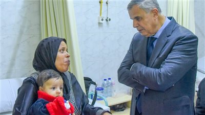 محافظ الإسكندرية يزور الأطفال الناجين من حادث انهيار عقار اللبان (فيديو وصور)