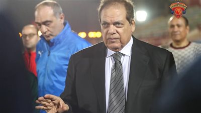 أبو العينين يطمئن على إصابة القندوسي ويكلف بتوفير وسائل العناية الطبية للاعب