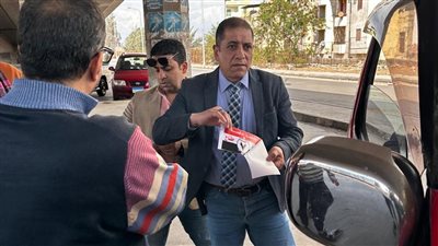 لليوم الثاني على التوالي، محافظ الدقهلية يتابع التزام السيارات بتعريفة الأجرة