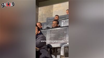 منسق صن داونز يحضر مباراة الأهلي وبيراميدز (فيديو)