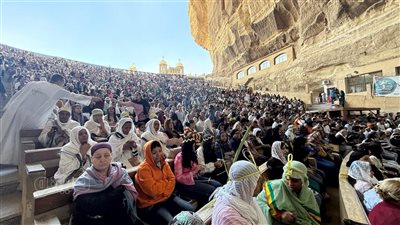الآلاف يحتفلون بـ أحد الشعانين داخل دير سمعان الخراز بالمقطم (صور)