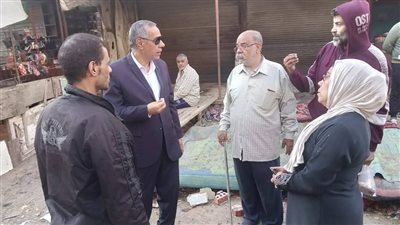 رئيس حي غرب المنصورة يتفقد عقار مساكن المجزر (صور)