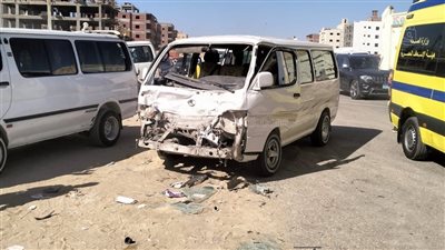 أول صور لإصابة 6 أشخاص في انقلاب ميكروباص بالتجمع الخامس