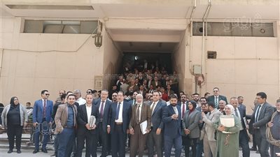 وقفة احتجاجية للمحامين بالشرقية اعتراضًا على زيادة الرسوم القضائية ( فيديو وصور)
