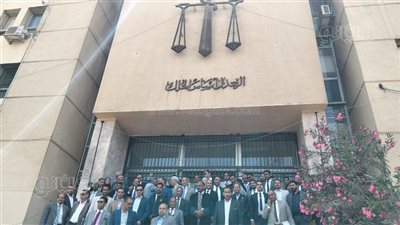 وقفة احتجاجية لمحامي قنا اعتراضًا على زيادة الرسوم القضائية (فيديو وصور)