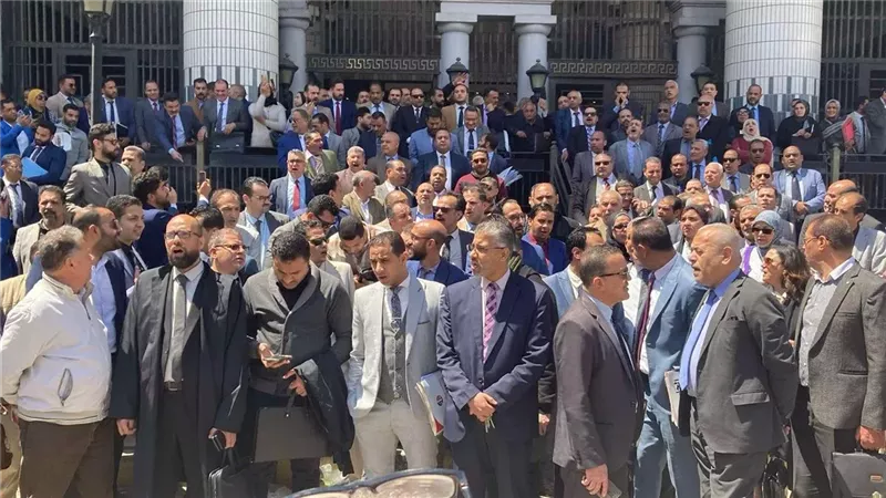 وقفة احتجاجية لمحامي
