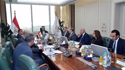 وزير التموين يبحث المخزون الاستراتيجى من الزيوت