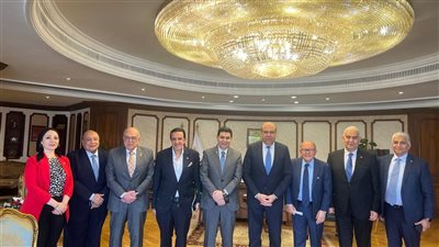 وزير الطيران يبحث سبل التعاون المشترك مع وفد جمعية رجال الأعمال المصريين