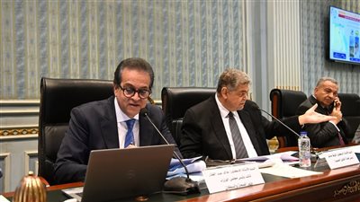 صحة النواب توافق على تعديل قانون مزاولة مهنة الصيدلة.. إضافة سنة لمدة الدراسة لتصبح 6 سنوات.. رئيس اللجنة يوضح: السنة الجديدة تدريبية إجبارية للحصول على الترخيص.. ومكافأة شهرية 2500 جنيه