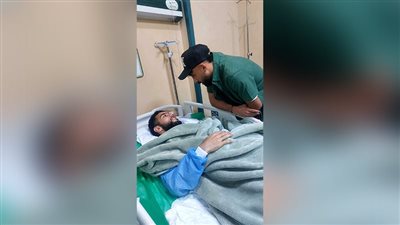 ثنائي الأهلي يزور القندوسي بعد إصابته أمام فاركو 