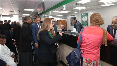 رئيس البريد تتفقد مكاتب القليوبية لمتابعة انتظام حركة العمل