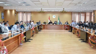 محافظ الشرقية يتابع ملف تقنين أراضي الدولة ويشدد على تنفيذ القانون بحزم