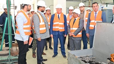 نائب رئيس المجتمعات العمرانية يتفقد الورش المركزية بالعاشر من رمضان 