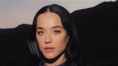 الاستعدادات النهائية لرحلة كاتي بيري إلى الفضاء (صور)