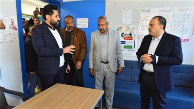 محافظ أسيوط يبحث استغلال المساحات المحيطة بمدارس نزلة باقور الابتدائية (صور)