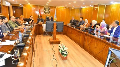 محافظ أسيوط يشكل فريق عمل لاستكمال مشروعات حياة كريمة بأسيوط (صور) 