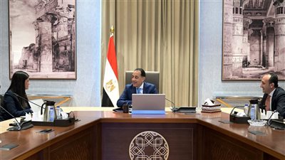 رئيس الوزراء يتابع مع وزيرة التخطيط والتنمية الاقتصادية والتعاون الدولي عددًا من ملفات العمل 