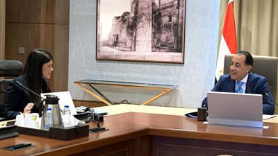 مدبولي يتابع مع المشاط نتائج زيارة ماكرون وملفات التعاون الدولي