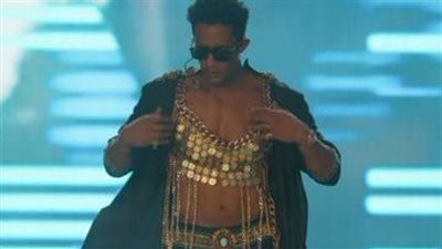 بعد ظهوره ببدلة رقص في أمريكا، محمد رمضان يثير غضب المصريين، والنشطاء يطالبون بمحاكمته